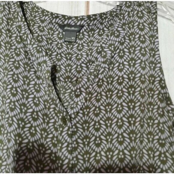 Eddie Bauer Shirt Ladies Extra Small Army Green Lavender Sleeveless V-Neck - Picture 3 of 7